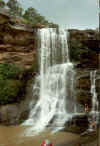 Yaka cascade.JPG (127236 octets)