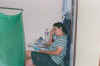 sandrine dans sa chambre.JPG (43758 octets)