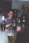 adeline dans un bar.jpg (28271 octets)