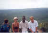 martin, karen, un local et gamin au rocher.jpg (34706 octets)